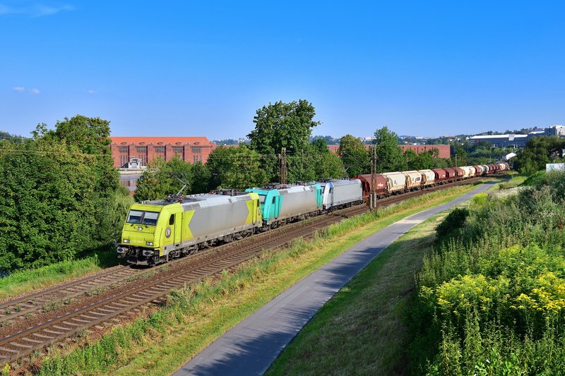 119 009 185 619 119 003 Mit Einem Dungerzug Am 10 08 Bei Passau Bahnbilder De