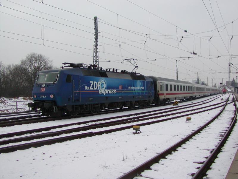 120 151-6 ZDF am 04.02.2006 in Karlsruhe Hbf