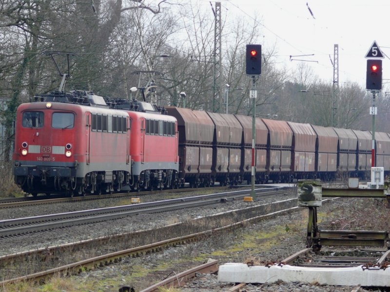 140 809-5 mit einer weiteren 140er in Ratingen-Lintorf am 11.2.2009