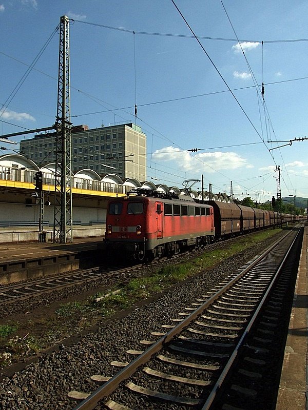 140 824-4 mit einem Ganzzug bei der Durchfahrt von Koblenz Hauptbahnhof.20.4.09