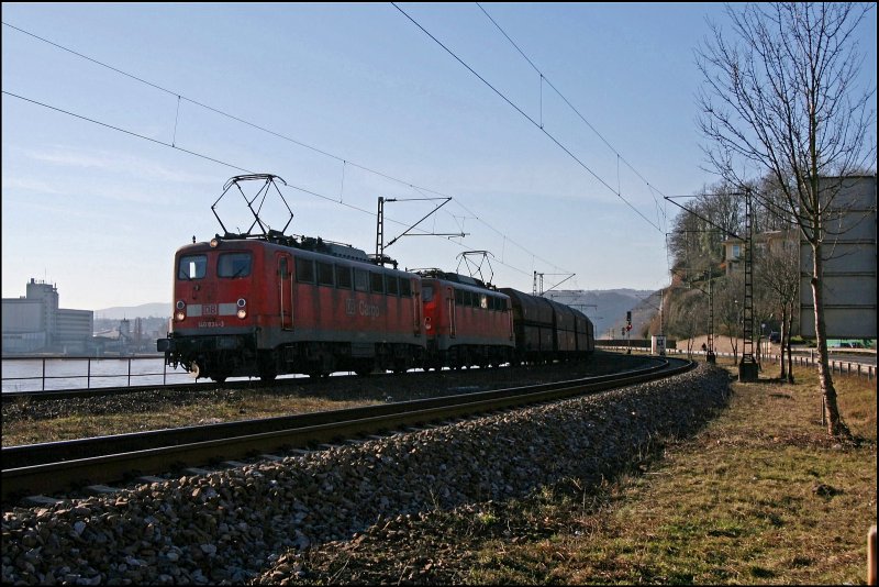 140 834 und 140 788 bringen einen Kohlezug aus dem Ruhrgebiet oder Emmerich Richtung Sden. (09.02.2008)