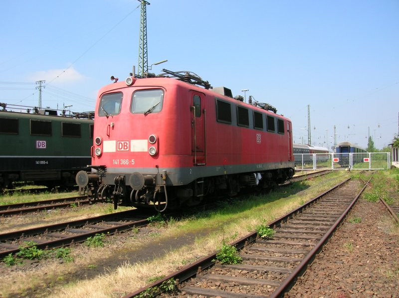 141 344-5 auf dem Freigelnde des Eisenbahnmuseums in Koblenz am 16.6.2006.