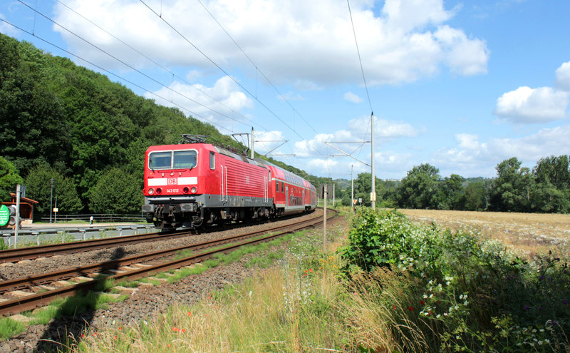 143 012 Fahrt Am 06 07 2020 Mit Der Rb 18 93485 Saale Express Von Halle Saale Hbf Nach Saalfeld Saale Und Passiert Gleich Den Bahnbilder De