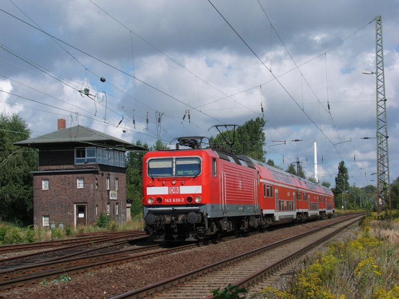 143 630-2 mit der RB nach Halle am 30.08.2008 in Wolfen