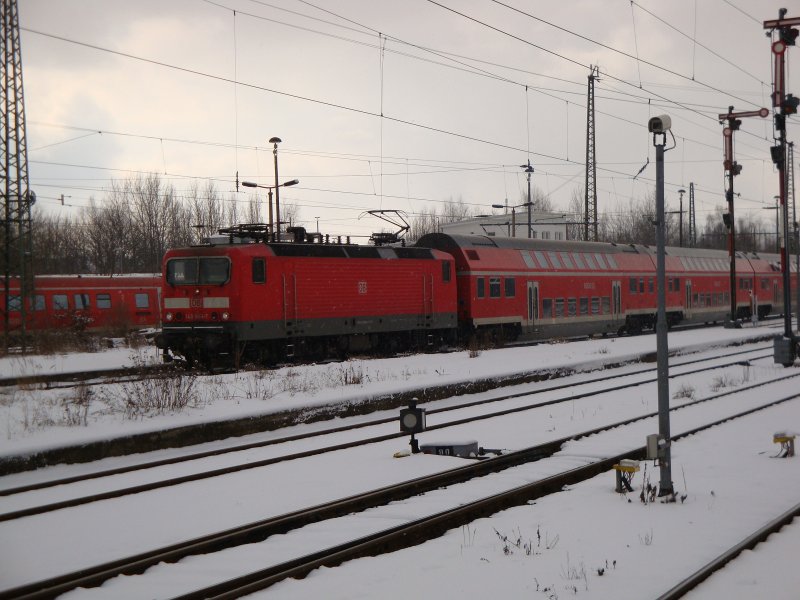 143 944-7 erreicht mit RE 26109 Zwickau Hbf auf Gleis 7. Nach ca. 25 Minuten Aufenthalt und umsetzen auf Gleis 5 geht es wieder zurck nach Leipzig.