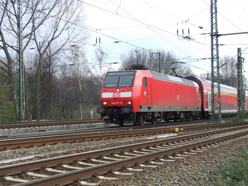 146 012-0 mit RE5 Rhein Express, Koblenz-Wesel bei Oberhausen. 23.3.07