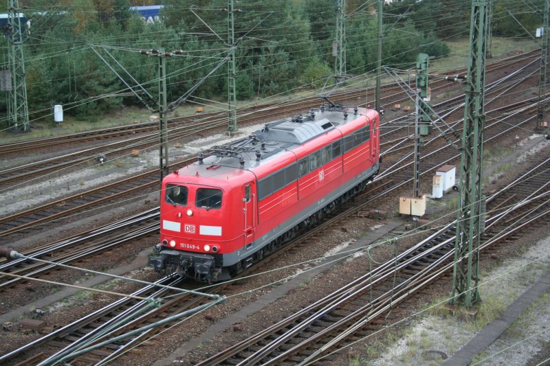 151 049-4 bei Rangierarbeiten am 18.10.2008 in Maschen.
