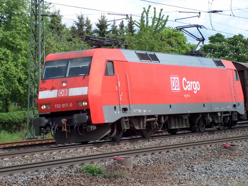 152 017-0 mit einen langen Gz Richtung Fulda am 08.05.2009