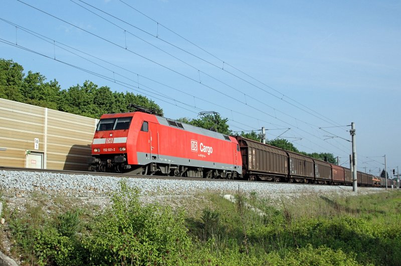 152 021 am 09.05.09 Richtung Mnchen-Nord in Karlsfeld km 16,1