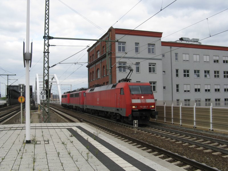 152 169-9 mit zwei 140er am 20.09.08 bei der durchfahrt in Ludwigshafen Mitte.