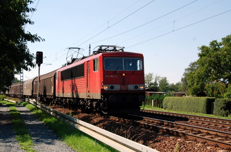 155 184 zieht am 27.07.09 einen Gterzug durch Dresden-Stetzsch Richtung Friedrichstadt.