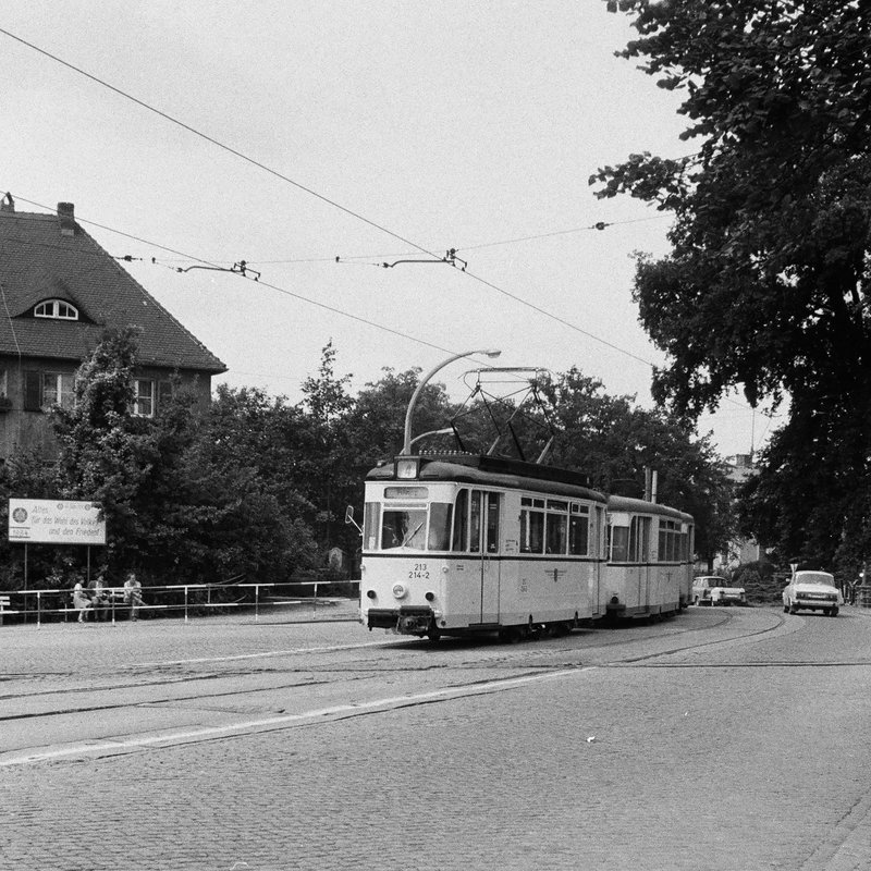 18 August 1984 Strassenbahn Dresden In Radebeul Weisses Ross Kreuzt Ein Gotha Zug Mit Tw 213 214 Auf Seiner Fahrt Von Pillnitz Nach Bahnbilder De