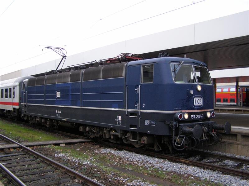 181 206-4, die designierte Museums-181, am 27.01.2007 in Mannheim Hbf
Man beachte die alten DB Logos