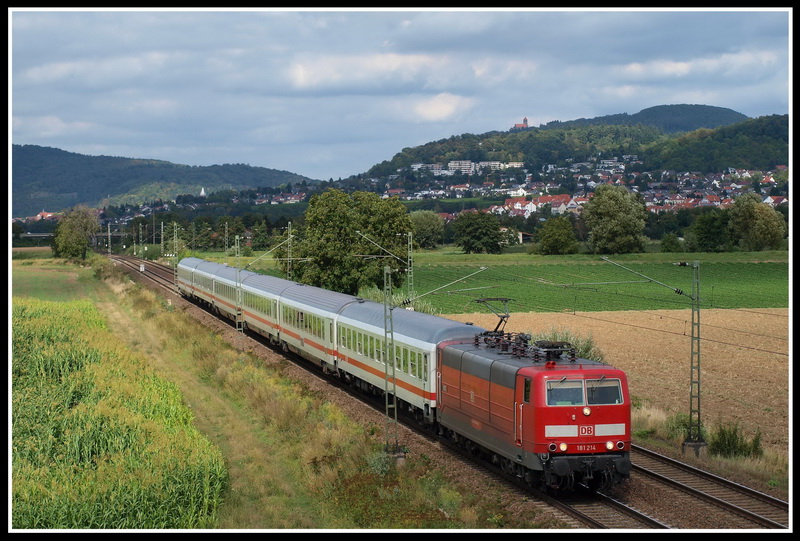 181 214 konnte am 6.9.2009 mit dem IC 2256 an der Brcke Grosachsen-Heddesheim angetroffen werden. Leider siegten die Wolken, wie auf dem Bild zu erkennen ist.