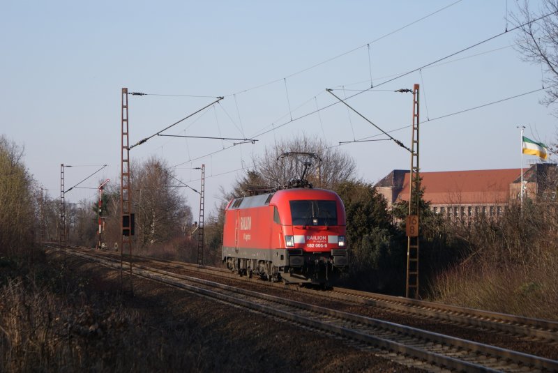 182 005-9 als Lz in Limmer am 21.03.09 Gru an den Tf