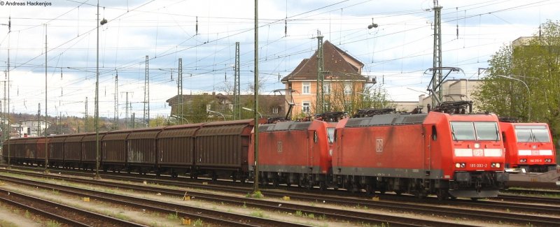 185 093-2 und 087-4 kommen mit einem aus Hbis bestehenden Gterzug in den Bahnhof von Singen eingefahren 19.4.08