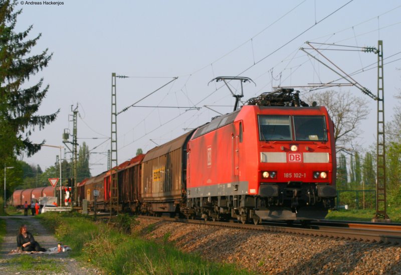 185 102-1 mit einem Mischer am Abzweig Brunnstck 15.4.09