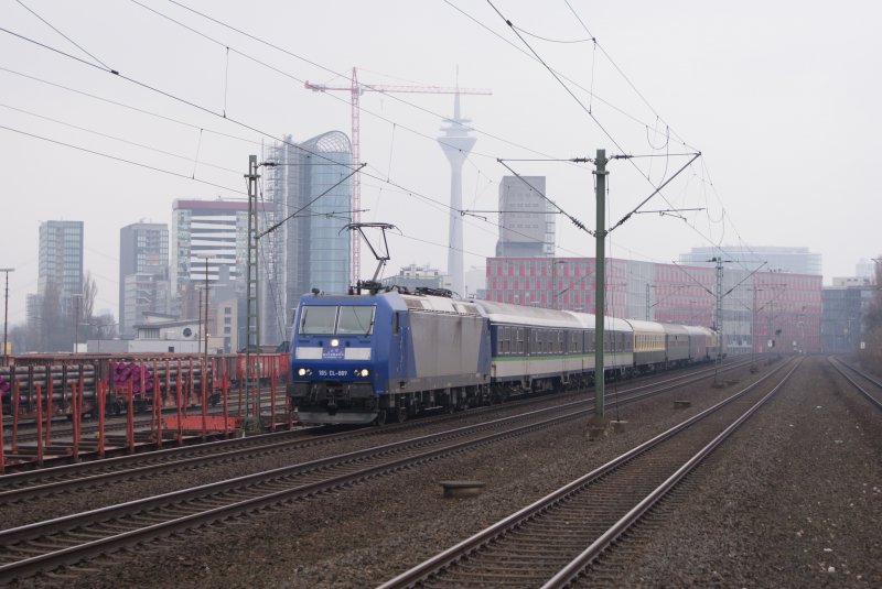 185 Cl 009 185 Cl 008 Mit Dem Re 13 Abschiedsfahrt In Dusseldorf Hamm Am 14 03 10 Um 11 57 Uhr Bahnbilder De