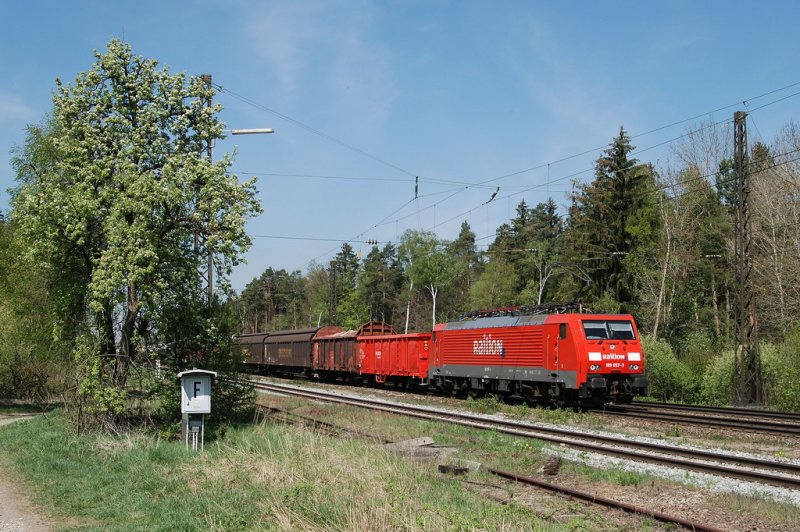 189 057 mit einem Gterzug in Haspelmoor (25.04.2007)