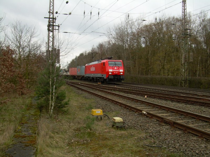 189 077 am 21.3.2007 mit einem Containerzug Richtung Hannover in Eystrup (KBS 380)