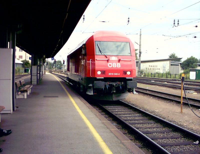 2016 040-4 bei der Einfahrt in den Grazer Hauptbahnhof
Er wird sich gleich auf den Weg nach Gleisdorf machen

Juli 2003