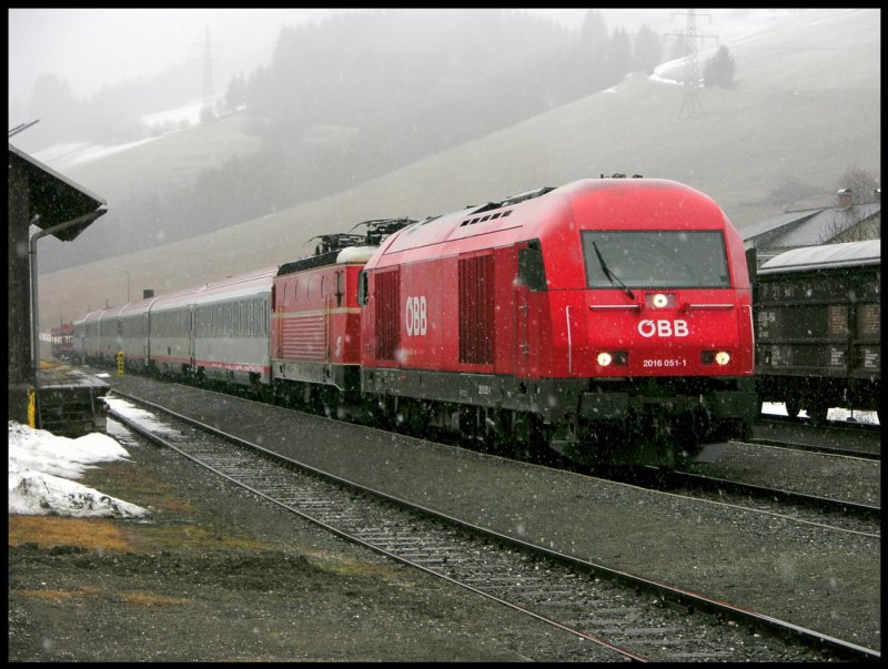 2016-051 vor 1044-040 mit SOIC31 wird im Umleitungsverkehr ber Obdach nach Klagenfurt gefhrt. Grund ist ein Steinschlag am Neumarkter Sattel. Obdach 06.03.2009