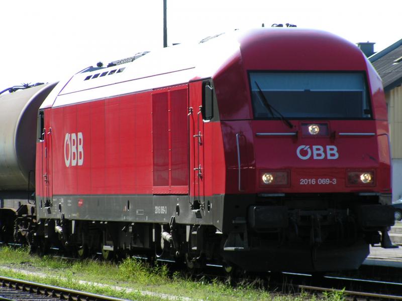 2016 069-3 im Verschubdienst(Bhf.Ried) 2005-08-01