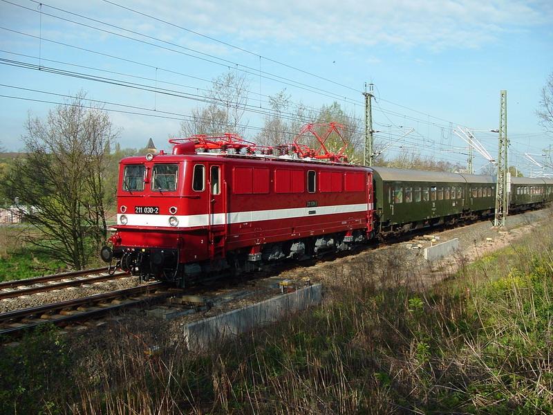211 030 2 der PE Cargo in Glauchau am 30.04.2005.