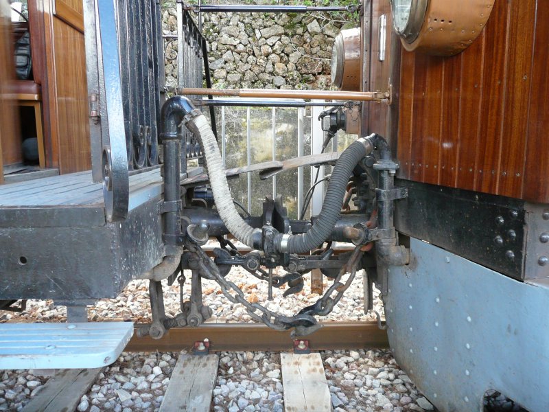 21.11.08,Zug-und Stosseinrichtung zwischen TW 1 und Wagen der Ferrocarril de Sller.