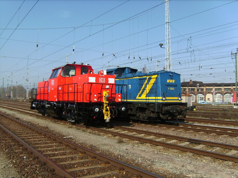 214 018 und V1203 der MWB in Stendal am 01.04.2009.