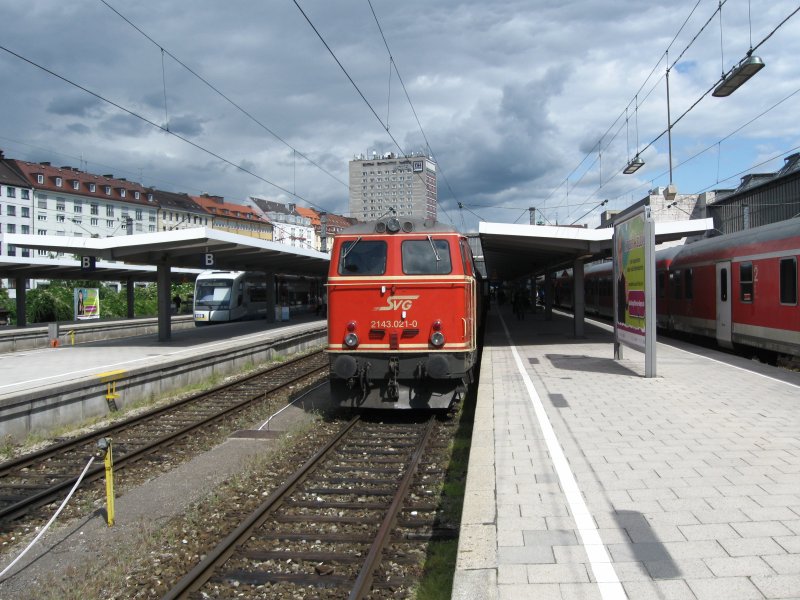 2143.021 am 29.05.09 mit dem Majestic Imperator gen Fssen in Mnchen Hbf