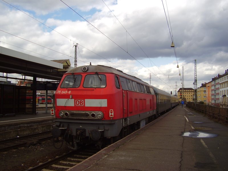 215 049-8 am Schlu eines Sonderzuges in Koblenz.Die Fahrt war eine berfhrung des Restaurierten TEE-Domecar nach Kln