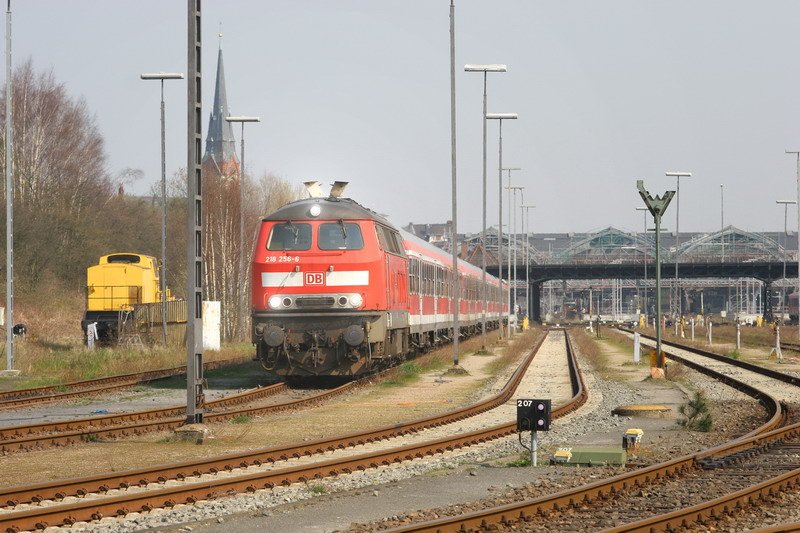 218 256 mit Regionalbahn. 04/2007