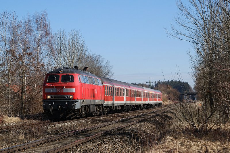 218 492 mit RE 32676 bei Schwabhausen (18.02.2008)