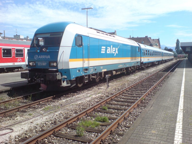 223 067-0 der ARRIVA ,am 21.03.08 in Lindau Hbf auf Gleis 6 