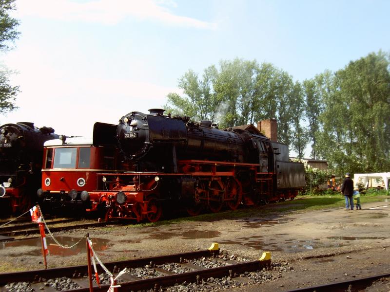 23 042 in Darmstadt .