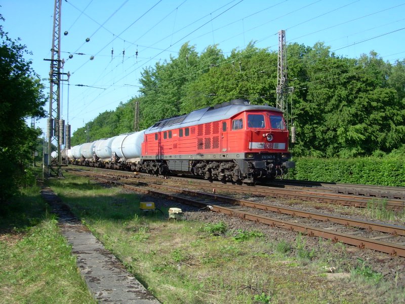 232 347 mit Kesselwagenzug am 23.5.2007 in Eystrup in Richtung Sden