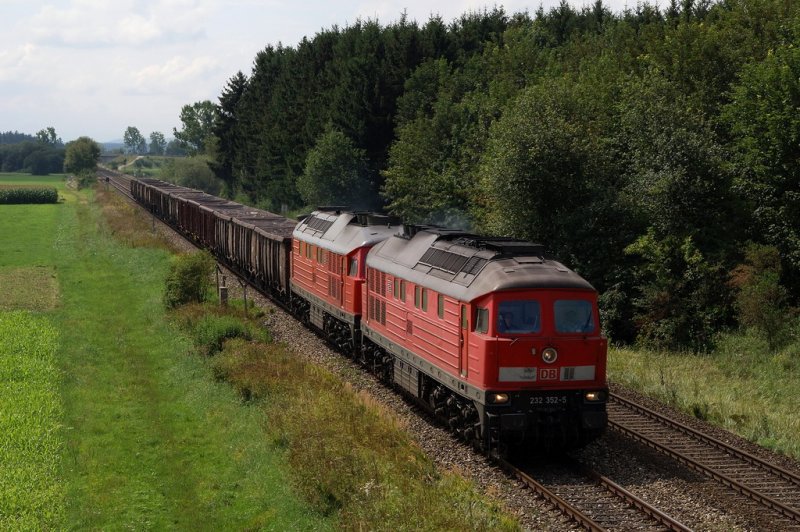 232 352 und 232 457 mit dem Arlbergumleiter CFN 45193 vor Buchloe (18.08.2007)