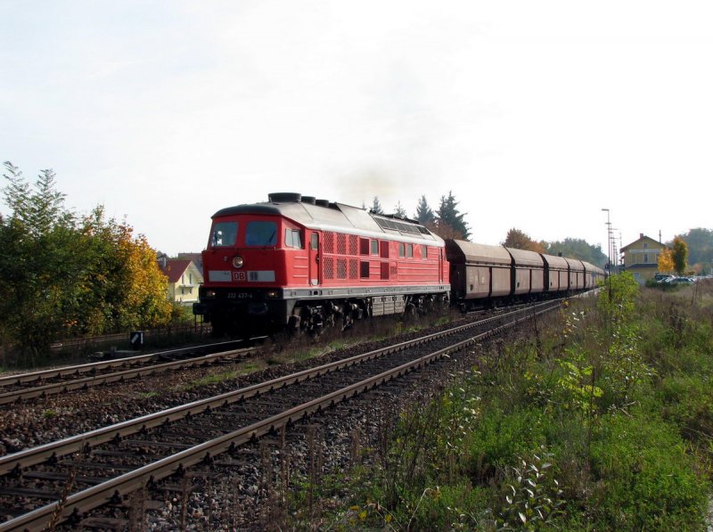 232 437 verlt mit Leer-Kohlezug den Bahnhof Maxhtte-Haidhof (19.10.2006)