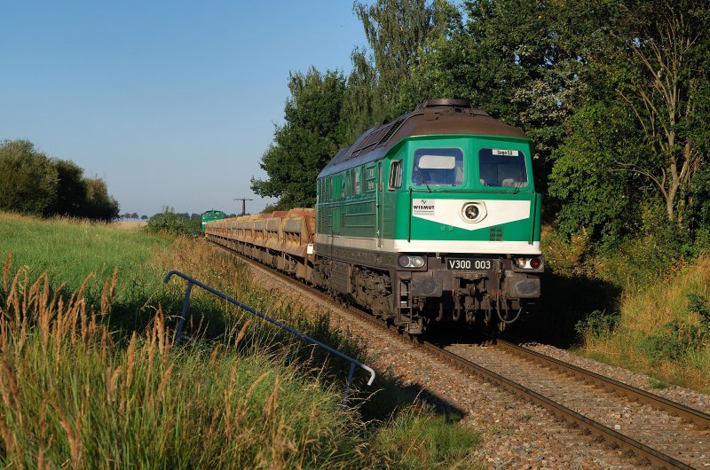 232 684 (V300 003) der Wismut mit G 66233 in Dobraschtz (20.08.2009)