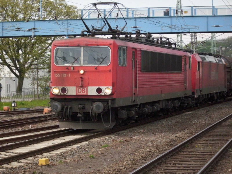 24 h frher zog der selbe Gterzug zu Bild 287236 155 119 zusammen mit der 185 227 am 27.April 2009 durch den Bahnhof Bergen/Rgen.