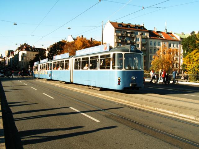 3012 ist am 24.10.04 auf der E27 unterwegs, um die Leute zur Auer Dult bzw. von da weg zu bringen.