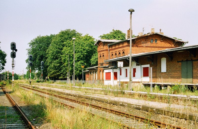 31 07 2004 Bahnhof Klotze In Sachsen Anhalt Die Schienen Hatten Bereits Rost Angesetzt Die Russischen Signale Hatten Ihren Dienst Aber Bahnbilder De