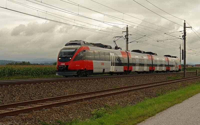 4024 051-7 verkehrt als R3008 Linz - Frankenmarkt, Aufnahme bei Hrsching (22.07.2008)