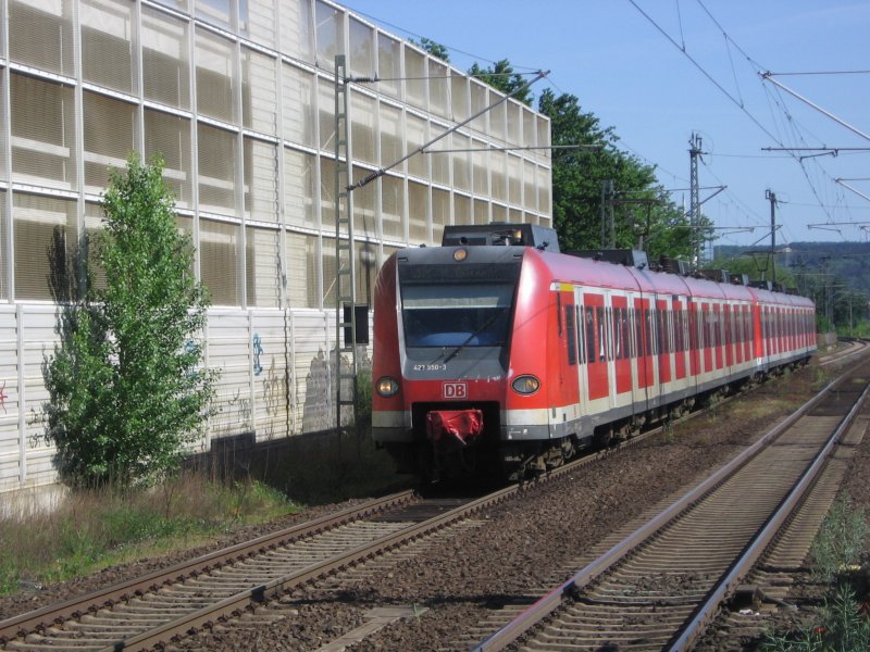 423 550 fhrt als S12 von Hennef(Sieg) nach Dren am 30.04.07 auf Gleis 1 in Siegburg/Bonn ein.