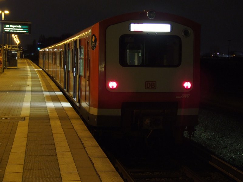 472 ... als S 21 nach Elbgaustrasse im Bahnhof Tiefstack