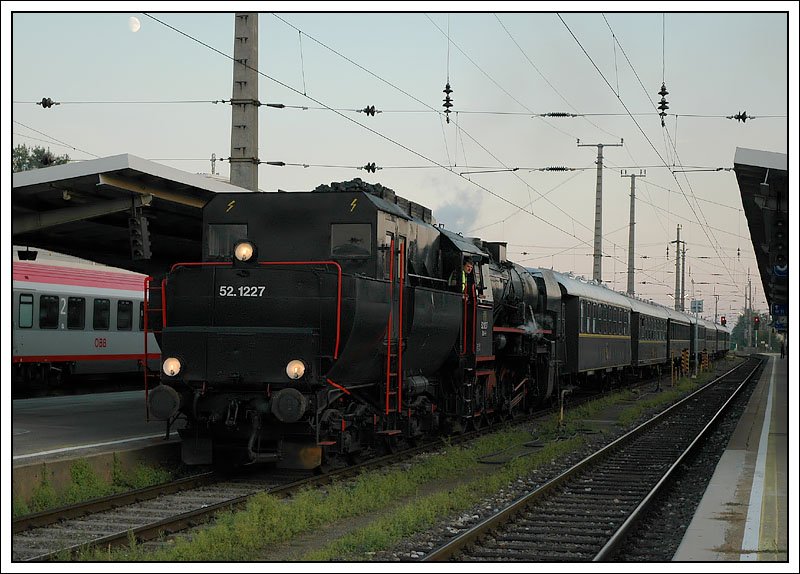 52.1227 beim Eintreffen am Grazer Hbf. mit ihrem Spz 8456 aus Kflach am 22.9.2007.