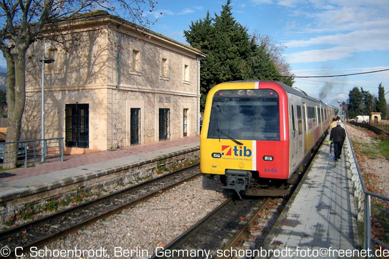 61-03 aus Palma im Bahnhof Alaro y Consell.
Dezember 2008