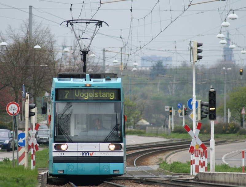 613 kommend vom Adolf-Damaschke-Ring.