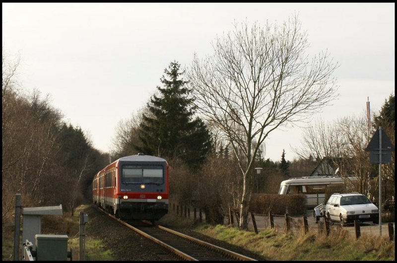 628 214-9 und ein unbekannt gebliebener 628  passieren am 3.02.2008 den B Timmdorf in Timmdorf mit einem RE nach Lbeck HBf